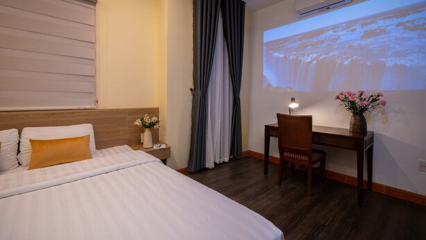 Superior Double Room | Minibar, in-room safe, desk, blackout curtains - Shine Hue Hotel 2  (Hue)