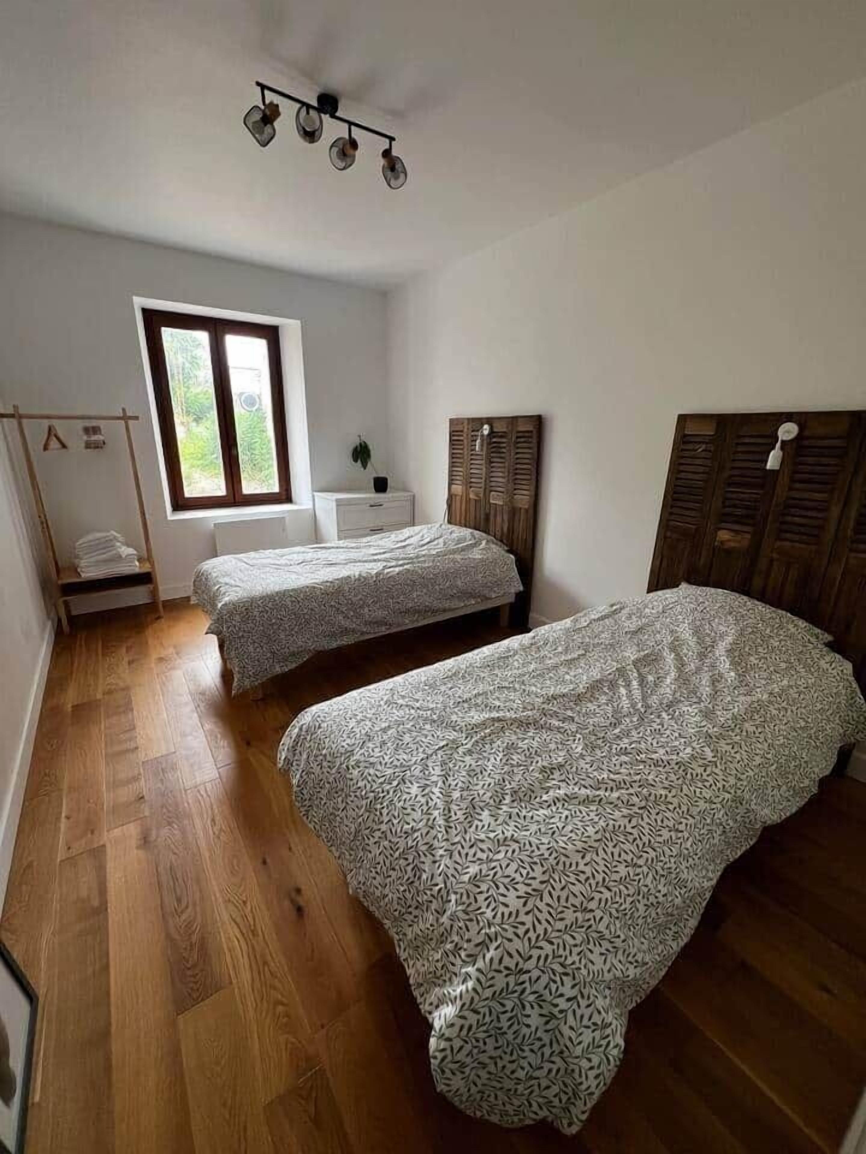 2 chambres, fer et planche à repasser, Wi-Fi gratuit, draps fournis