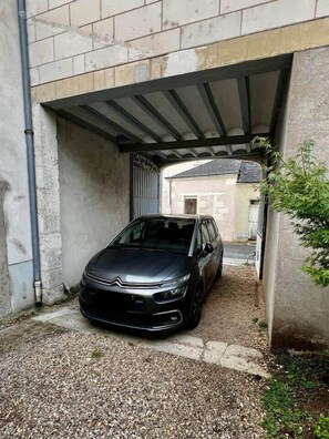 Property grounds - Charming cottage in the heart of the village. (Athée-sur-Cher)