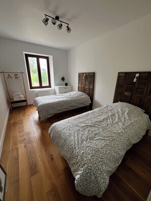 2 bedrooms, iron/ironing board, travel crib, free WiFi