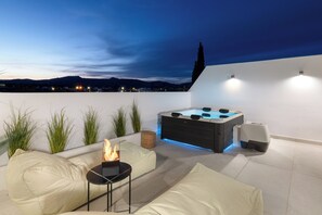 Terrace/patio - Onar Luxury Suite Fysis – Jacuzzi Terrace (6475+87G Archangelos, Greece)