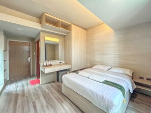 Superior Double Room, City View | Blackout curtains, bed sheets - Loft2s (Chiang Mai)