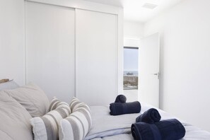 2 Schlafzimmer, Zimmersafe, Schreibtisch, Bügeleisen/Bügelbrett