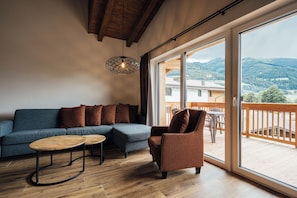 Apartment, 3 Bedrooms | Living area | 35-inch flat-screen TV with cable channels