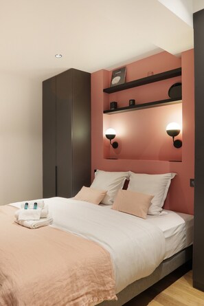 Leilighet | Skrivebord for bærbar PC, strykejern/-brett og sengetøy