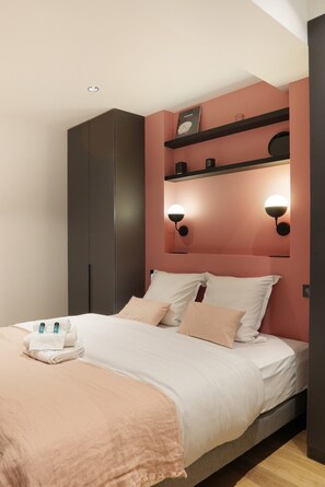 Apartment | Laptop workspace, iron/ironing board, bed sheets