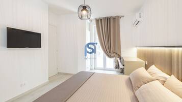 4 bedrooms, iron/ironing board, WiFi