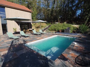 室外游泳池，恒温泳池