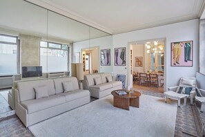 Apartment | Living area - Elegant Appartment St Germain des Pres Invalides (Paris)