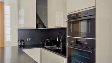 Apartment | Private kitchen | Fridge, microwave, oven, dishwasher