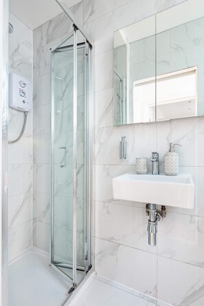 Shower, hair dryer, towels, shampoo