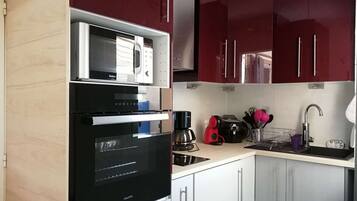 Réfrigérateur, micro-ondes, four, lave-vaisselle