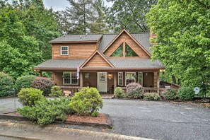 Interior - Resort Innsbruck Cabin w/ a Hot Tub & Foosball! (Helen)
