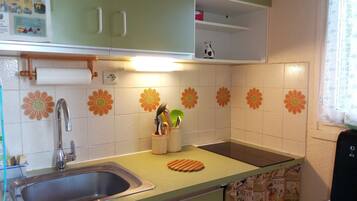 冰箱、微波炉、厨具/餐具