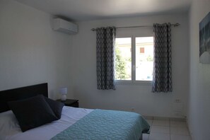 3 bedrooms, free WiFi - Superb 3 bed modern Villa with pool (AGDE)