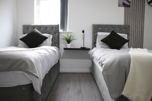 House - 3 Bedroom House Close to City Centre/ Free Parking (Manchester)