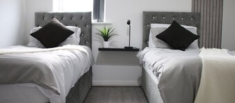 3 Bedroom House Close to City Centre/ Free Parking