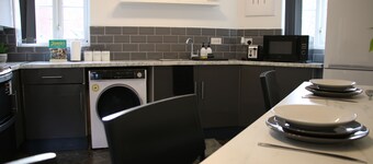 3 Bedroom House Close to City Centre/ Free Parking