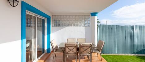 屋外ダイニングエリア