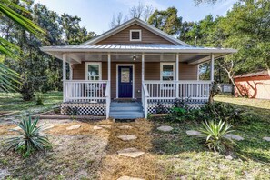Exterior - Charming Downtown High Springs Cottage (High Springs)