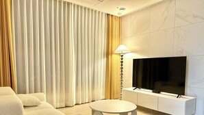 Deluxe B (Detachable Type) | 書桌、手提電腦工作空間、免費 Wi-Fi、床單