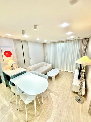 TV connectée de 55 pouces avec chaînes numériques, chauffage par le sol