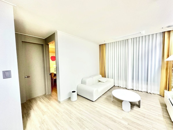 Deluxe B (Detachable Type)