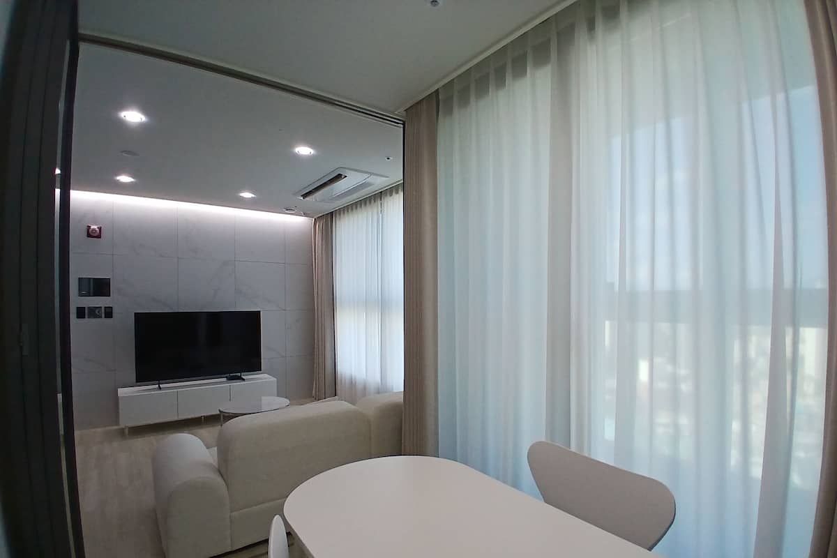 2 chambres, bureau, espace de travail pour ordinateurs portables
