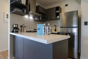 Fridge, microwave, stovetop, dishwasher