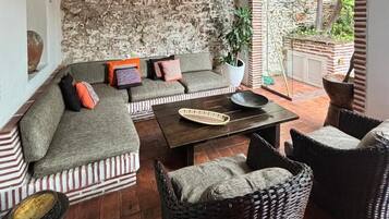 Televisión, oficina