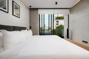 1 bedroom, iron/ironing board, travel crib, WiFi