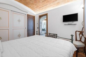 Apartment, Blick auf den Innenhof | 1 Schlafzimmer, kostenloses WLAN