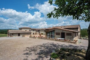 Front of property - Le Volte Apartment Pool, Wifi In Monteriggioni (Monteriggioni)