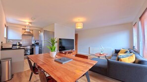 Smart TV - The Eastside Escape! Stunning 2 Bed Walk Anywhere (Belfast)