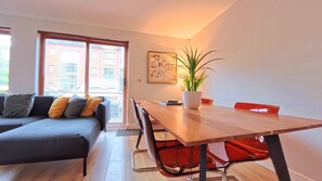 Dining - The Eastside Escape! Stunning 2 Bed Walk Anywhere (Belfast)