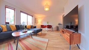Smart TV - The Eastside Escape! Stunning 2 Bed Walk Anywhere (Belfast)
