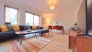 Smart TV - The Eastside Escape! Stunning 2 Bed Walk Anywhere (Belfast)