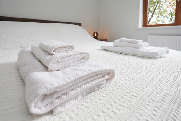 2 bedrooms, WiFi, bed sheets