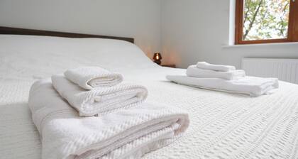 Eastside Escape - Luxurious 2 Bed - High Speed Wifi & 65" Smart TV
