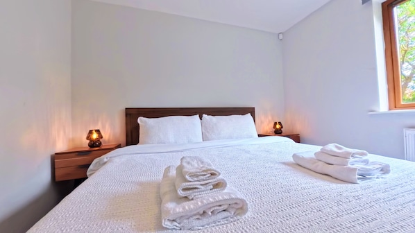 2 bedrooms, WiFi, bed sheets - The Eastside Escape! Stunning 2 Bed Walk Anywhere (Belfast)