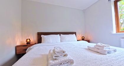 The Eastside Escape! Stunning 2 Bed Walk Anywhere