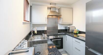 Eastside Escape - Luxurious 2 Bed - High Speed Wifi & 65" Smart TV