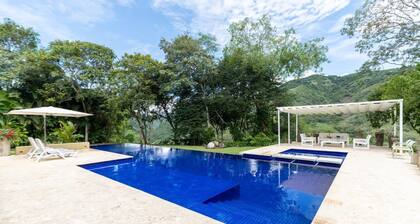 w* | Beautiful 4BR Villa at Mesa de Yeguas