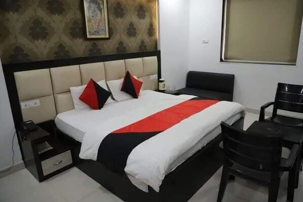 Classic Double Room, Balcony, Bay View | Living area