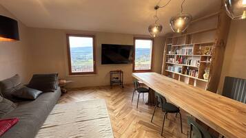 Apartment, Balcony | Living area