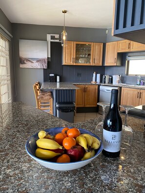 Fridge, microwave, oven, stovetop - NEW-Beachfront cosy house, Dolphincoast, Tinley Manor w. AC    "4.92" at airbn  (TINLEY MANOR)