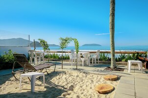 Family Suite, Annex Building | Hypo-allergenic bedding, free WiFi