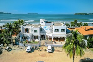 Front of property - VELINN Pousada Solar Grego (Ubatuba)