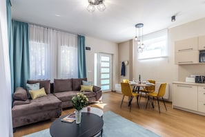 Standard-Apartment, 1 Schlafzimmer, Mikrowelle (Nemes Apartment The Great) | Wohnbereich | Fernseher