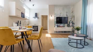 Standard Apartment, Multiple Bedrooms (Nemes Apartment The Great) | Dining